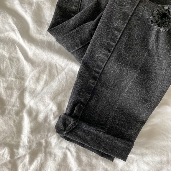 2/$40💜 CLOSET CLEAN OUT: Black ripped skinny jeans - Picture 6 of 7